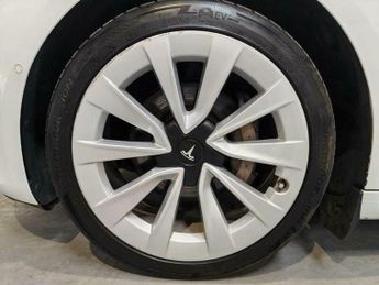 Tesla Model 3 (Dual Motor) Long Range Auto 4WDE 4dr