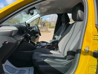 Peugeot 208 50kWh Allure Auto 5dr