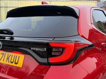 Toyota Yaris 1.5 VVT-h Design E-CVT Euro 6 (s/s) 5dr