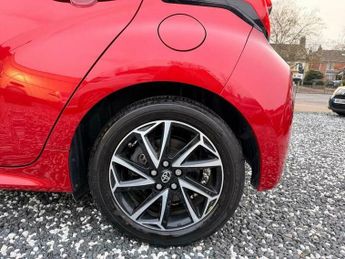 Toyota Yaris 1.5 VVT-h Design E-CVT Euro 6 (s/s) 5dr