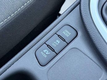 Toyota Yaris 1.5 VVT-h Design E-CVT Euro 6 (s/s) 5dr