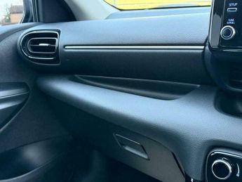 Toyota Yaris 1.5 VVT-h Design E-CVT Euro 6 (s/s) 5dr