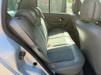 Renault Clio 1.6 16v Initiale 5dr