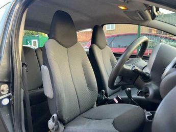 Toyota AYGO 1.0 VVT-i + Hatchback 3dr Petrol Manual Euro 4 (67 bhp)