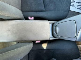Toyota Prius 1.8 VVT-h T Spirit CVT Euro 5 (s/s) 5dr