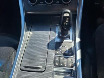 Land Rover Range Rover Sport 4.4 SD V8 Autobiography Dynamic SUV 5dr Diesel Auto 4WD Euro 6 (
