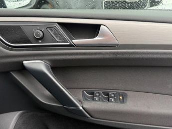 Volkswagen Golf SE TDI DSG