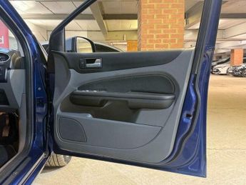 Ford Focus 2.0 Titanium 5dr