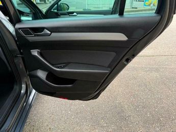 Volkswagen Passat 2.0 TDI BlueMotion Tech SE Business DSG Euro 6 (s/s) 5dr