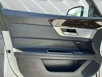 Jaguar XF 2.0i Portfolio Sportbrake Auto Euro 6 (s/s) 5dr