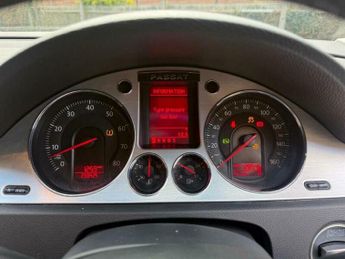 Volkswagen Passat 3.2 FSI V6 SEL DSG 4Motion Euro 4 5dr