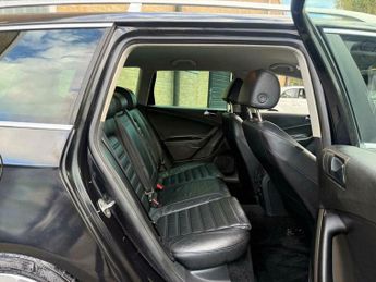 Volkswagen Passat 3.2 FSI V6 SEL DSG 4Motion Euro 4 5dr