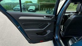 Volkswagen Passat 2.0 TDI EVO R-Line DSG Euro 6 (s/s) 4dr