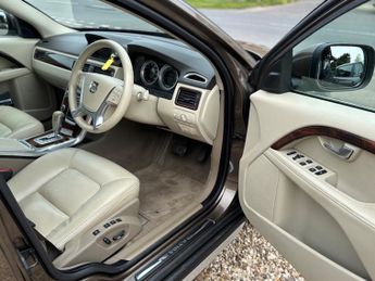 Volvo XC70 2.4 D5 SE Lux Estate 5dr Diesel Geartronic AWD Euro 5 (215 ps)