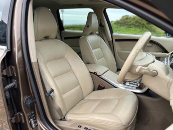 Volvo XC70 2.4 D5 SE Lux Estate 5dr Diesel Geartronic AWD Euro 5 (215 ps)