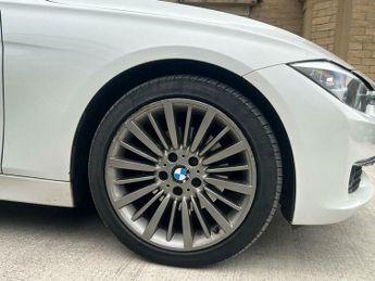 BMW 3 SERIES 2.0 320d Luxury Touring Auto Euro 5 (s/s) 5dr