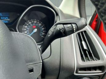 Ford Focus 1.6 Zetec Powershift Euro 5 5dr