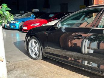 Audi A4 Avant 2.0 TDI ultra S line Estate 5dr Diesel S Tronic Euro 6 (s/s) (19