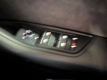 Audi A4 Avant 2.0 TDI ultra S line Estate 5dr Diesel S Tronic Euro 6 (s/s) (19