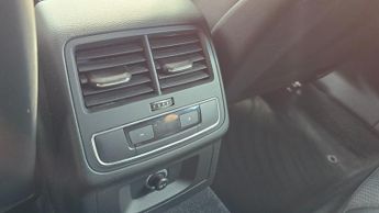 Audi A4 Avant 2.0 TDI ultra S line Estate 5dr Diesel S Tronic Euro 6 (s/s) (19