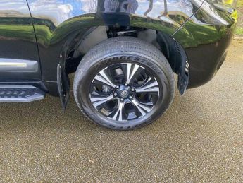 Toyota Land Cruiser 2.8D Invincible SUV 5dr Diesel Auto 4WD Euro 6 (7 Seat) (177 ps)