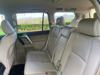 Toyota Land Cruiser 2.8D Invincible SUV 5dr Diesel Auto 4WD Euro 6 (7 Seat) (177 ps)