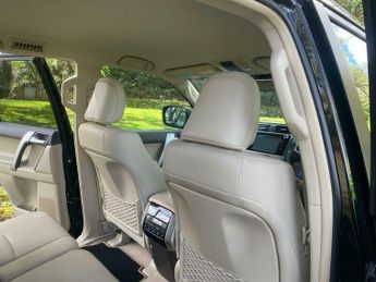 Toyota Land Cruiser 2.8D Invincible SUV 5dr Diesel Auto 4WD Euro 6 (7 Seat) (177 ps)