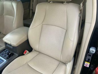 Toyota Land Cruiser 2.8D Invincible SUV 5dr Diesel Auto 4WD Euro 6 (7 Seat) (177 ps)