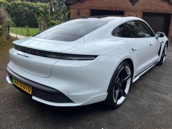 Porsche Taycan TURBO