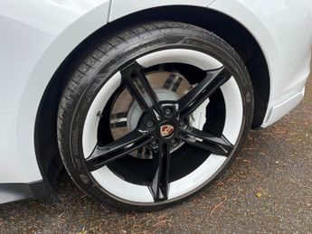 Porsche Taycan TURBO
