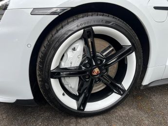 Porsche Taycan TURBO