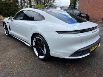 Porsche Taycan TURBO