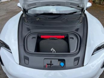 Porsche Taycan TURBO