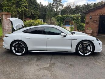 Porsche Taycan TURBO