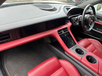 Porsche Taycan TURBO