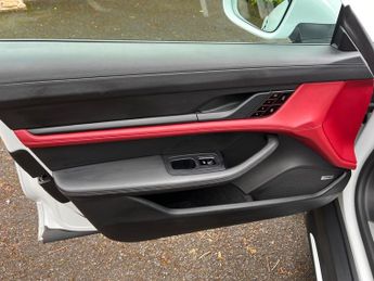 Porsche Taycan TURBO