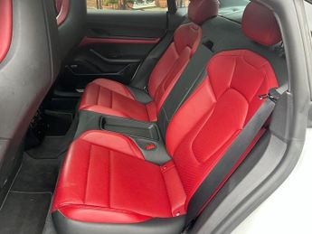 Porsche Taycan TURBO