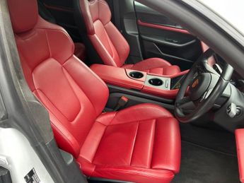 Porsche Taycan TURBO