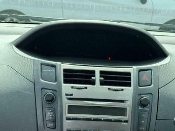 Toyota Yaris 1.33 Dual VVT-i SR Euro 4 (s/s) 5dr