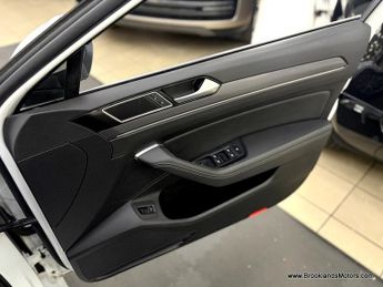 Volkswagen Passat R LINE TDI BLUEMOTION TECH 4MOTION DSG [3X SERVICES & HUGE SPEC]