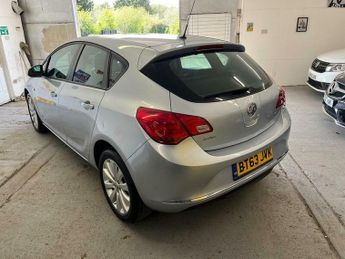 Vauxhall Astra 1.6 16v Exclusiv Euro 5 5dr