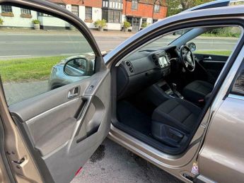 Volkswagen Tiguan 2.0 TDI BlueMotion Tech SE DSG 4WD Euro 5 (s/s) 5dr