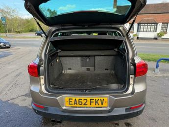 Volkswagen Tiguan 2.0 TDI BlueMotion Tech SE DSG 4WD Euro 5 (s/s) 5dr