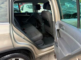 Volkswagen Tiguan 2.0 TDI BlueMotion Tech SE DSG 4WD Euro 5 (s/s) 5dr
