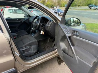 Volkswagen Tiguan 2.0 TDI BlueMotion Tech SE DSG 4WD Euro 5 (s/s) 5dr