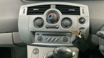Renault Scenic 1.6 VVT Dynamique 5dr