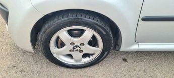 Peugeot 107 1.0 12V Allure 2 Tronic Euro 5 3dr