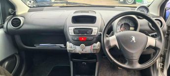 Peugeot 107 1.0 12V Allure 2 Tronic Euro 5 3dr