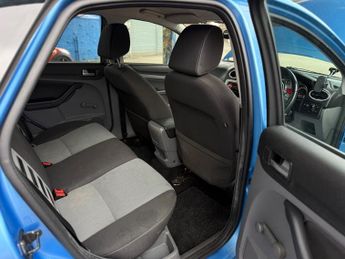 Ford Focus 1.6 Zetec Hatchback 5dr Petrol Manual (161 g/km, 99 bhp)