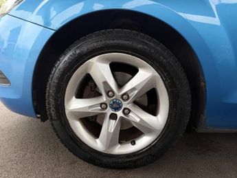 Ford Focus 1.6 Zetec Hatchback 5dr Petrol Manual (161 g/km, 99 bhp)